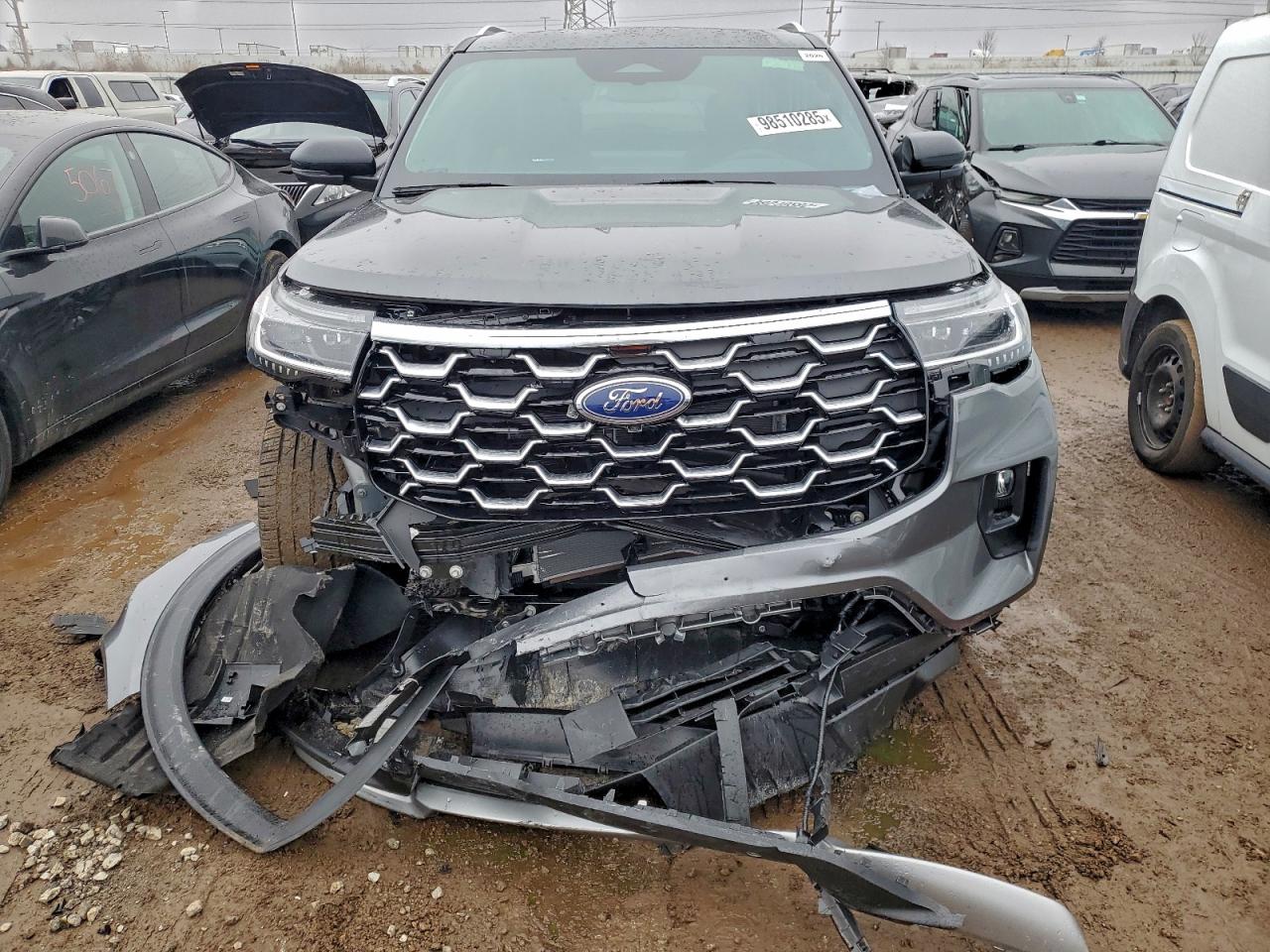 Ford Explorer Platinum Image 12