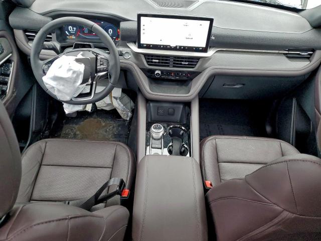 Ford Explorer Platinum Image 8