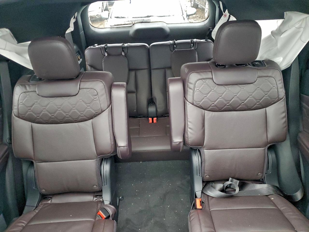 Ford Explorer Platinum Image 11