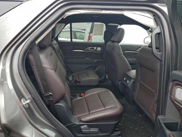 Ford Explorer Platinum Image 10