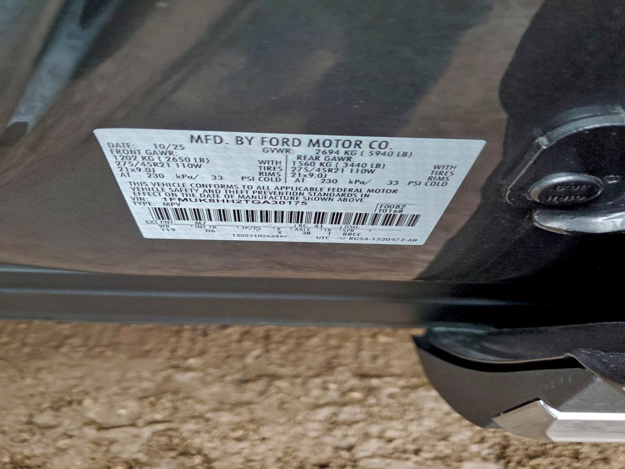 Ford Explorer Platinum Image 13