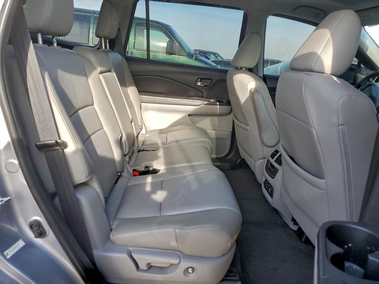 Honda Pilot Touring Image 8