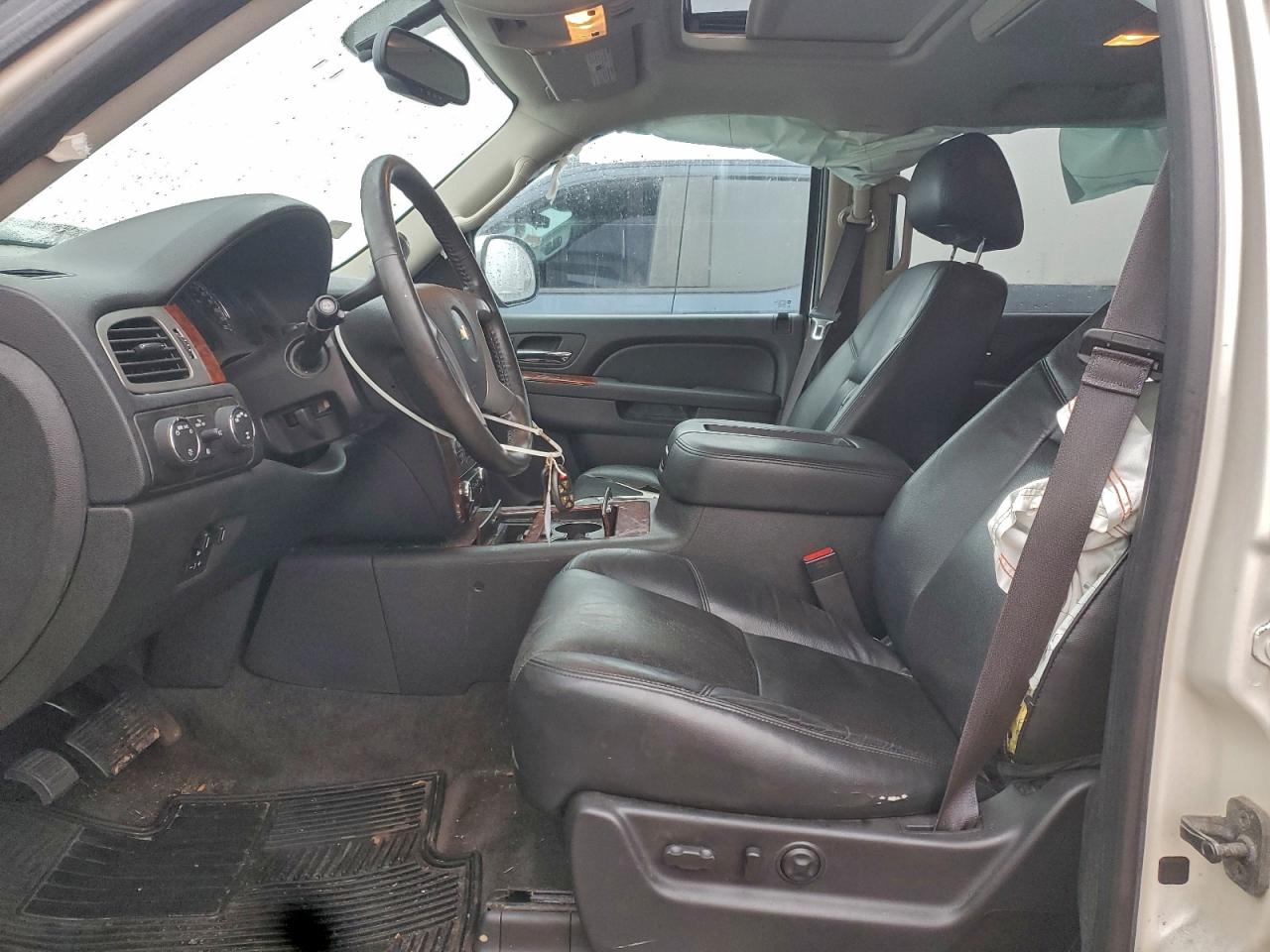 Chevrolet Suburban K1500 Ltz Image 9