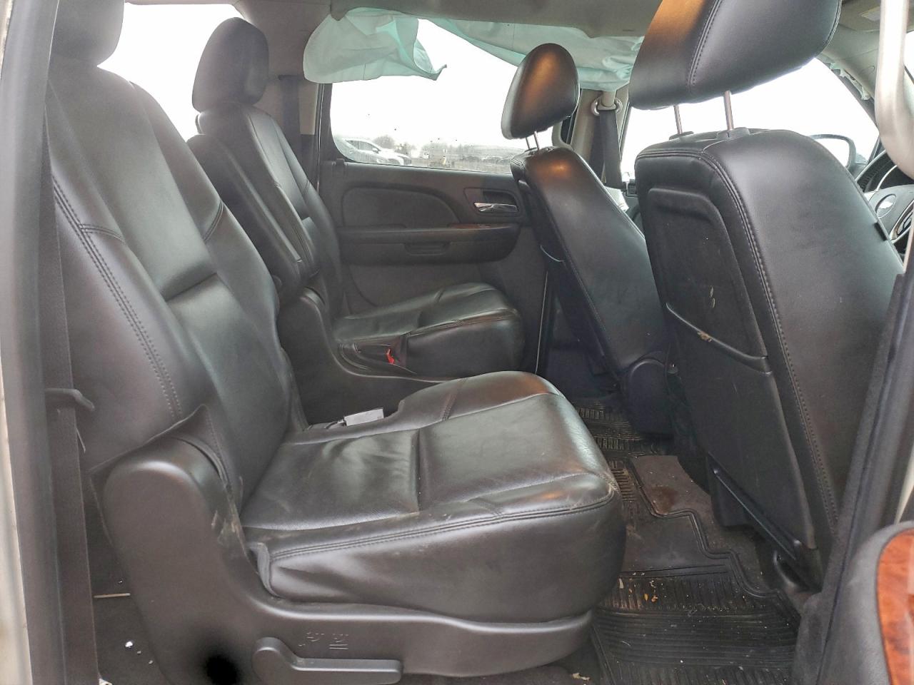 Chevrolet Suburban K1500 Ltz Image 10