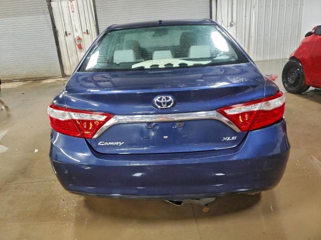 Toyota Camry Le Image 11