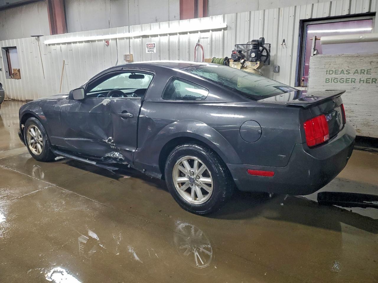 Ford Mustang Image 2