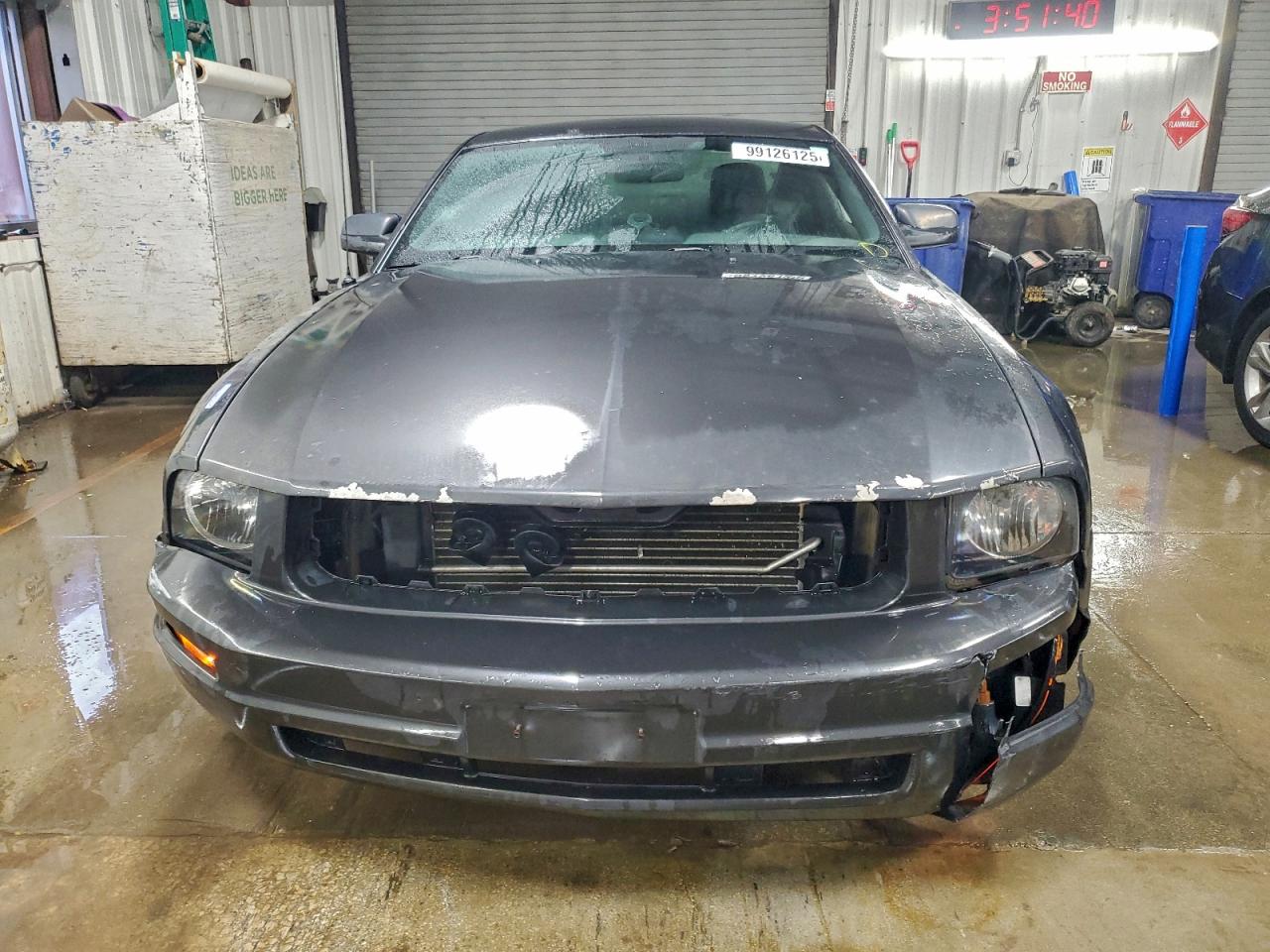 Ford Mustang Image 4