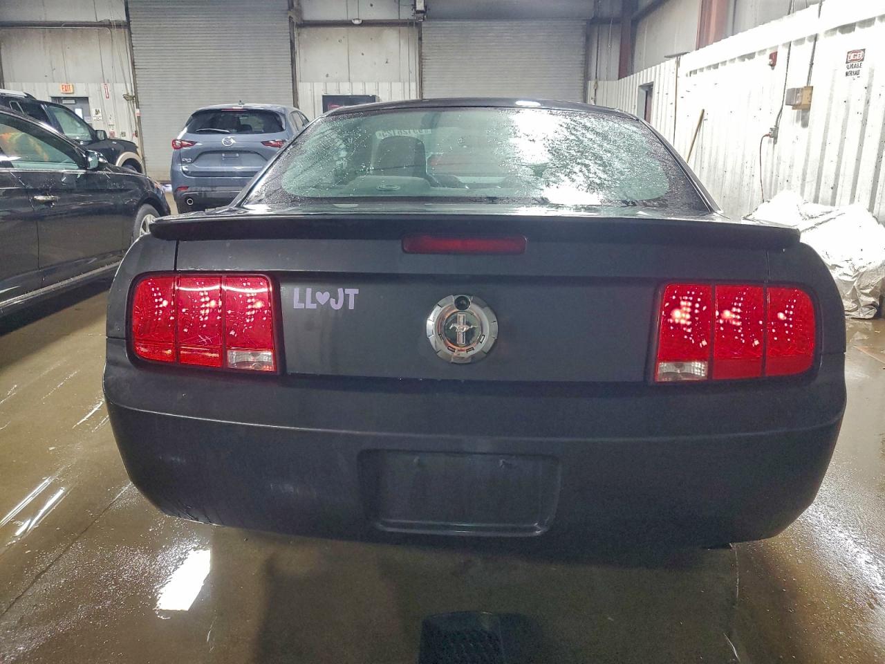 Ford Mustang Image 8