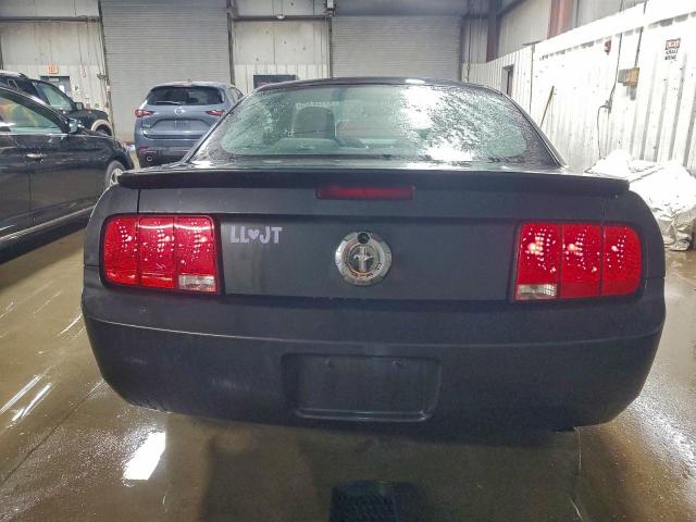 Ford Mustang Image 8