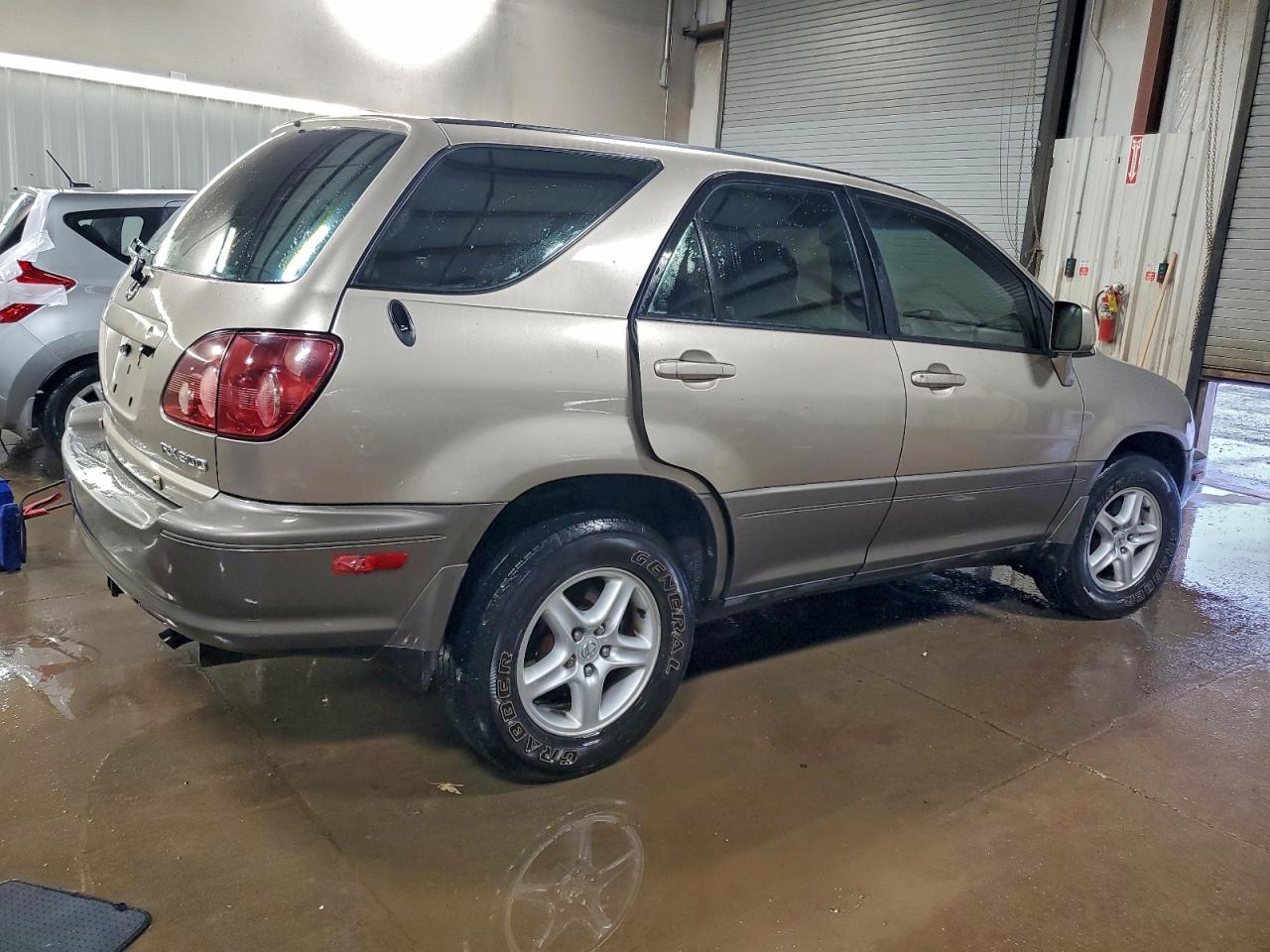 Lexus RX 300 Image 3