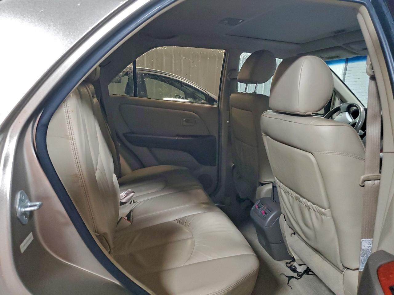 Lexus RX 300 Image 8