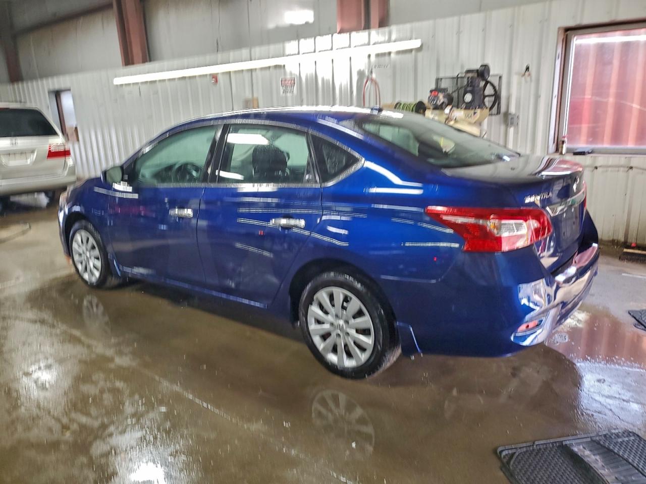 Nissan Sentra S Image 2