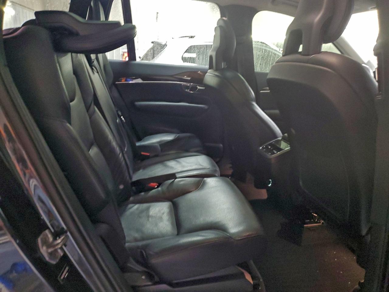 Volvo XC90 T6 Image 9
