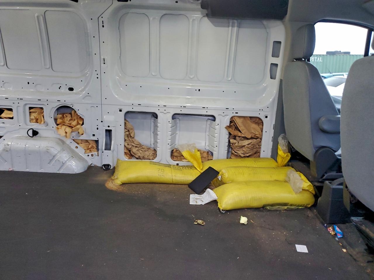 Ford Transit T-150 Image 9