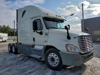  Salvage Freightliner Cascadia 1