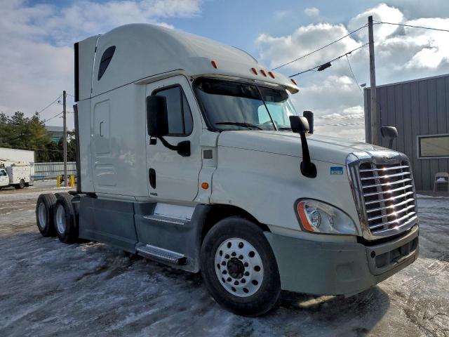  Salvage Freightliner Cascadia 1