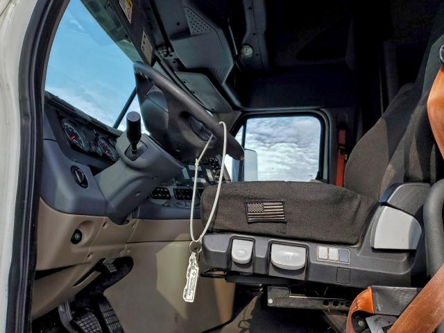 Freightliner Cascadia 1 Image 3