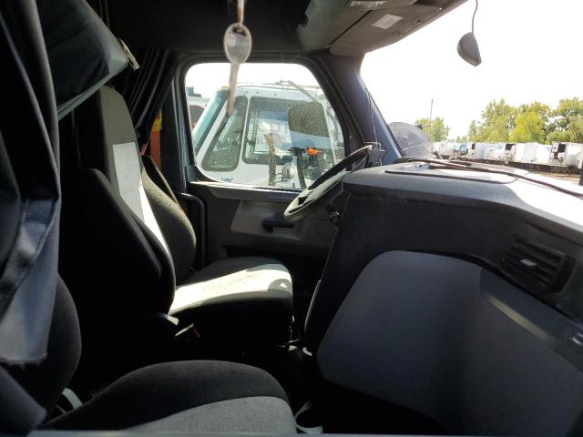 Freightliner Cascadia 1 Image 2