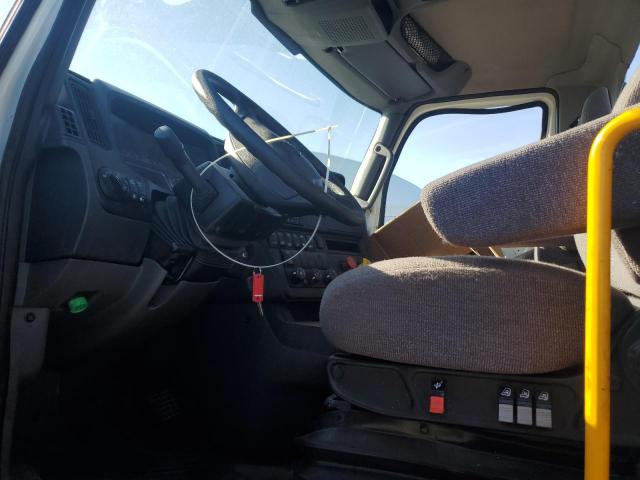 International Lt625 Image 3