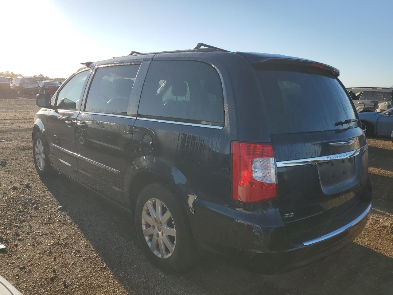 Chrysler Minivan Touring Image 4