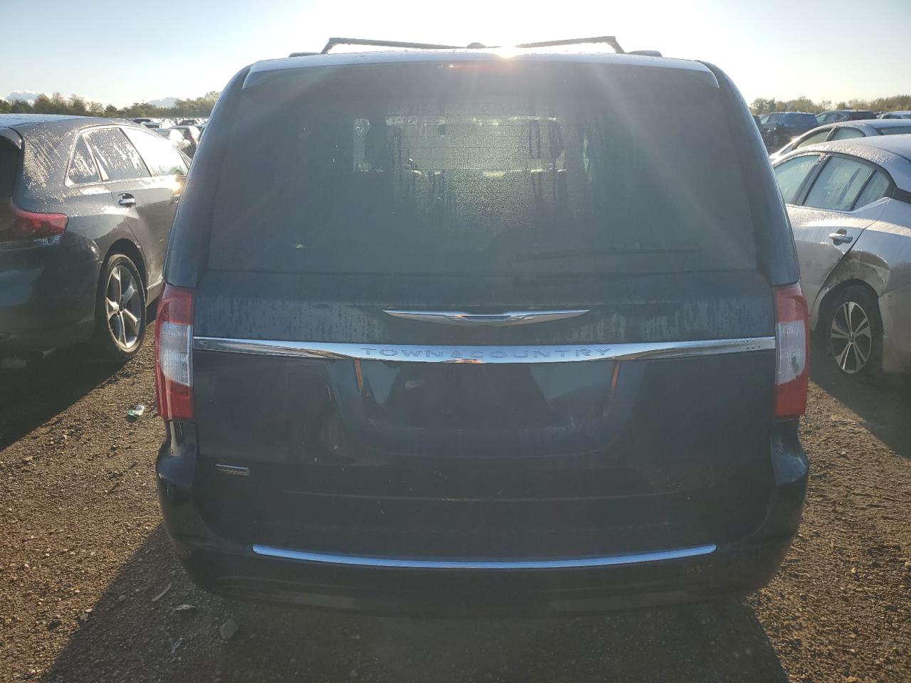 Chrysler Minivan Touring Image 5
