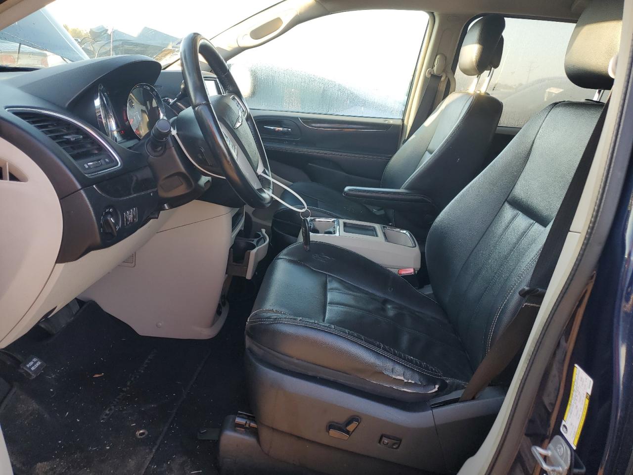 Chrysler Minivan Touring Image 7