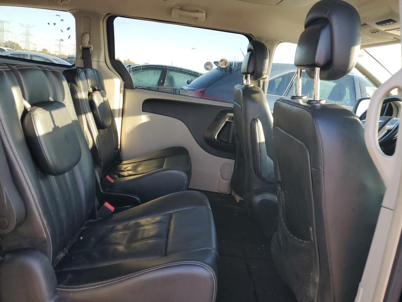 Chrysler Minivan Touring Image 10