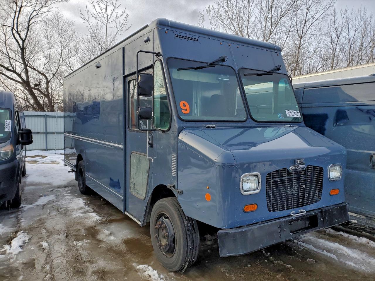 Freightliner Chassis M M Line Walk-in Van Image 5