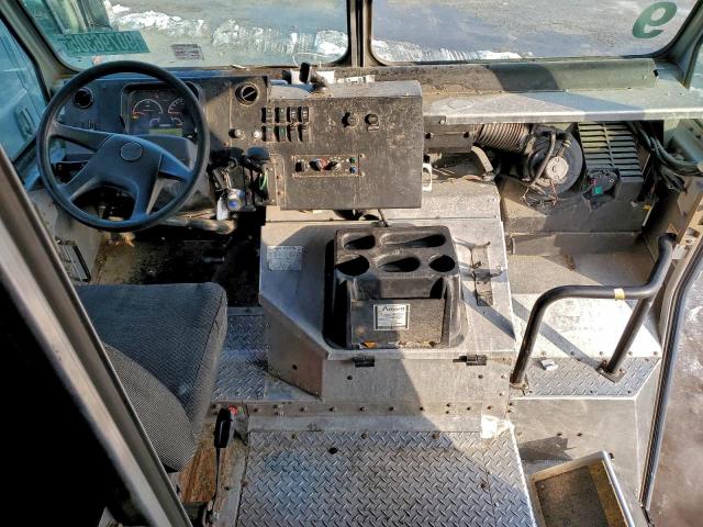 Freightliner Chassis M M Line Walk-in Van Image 4