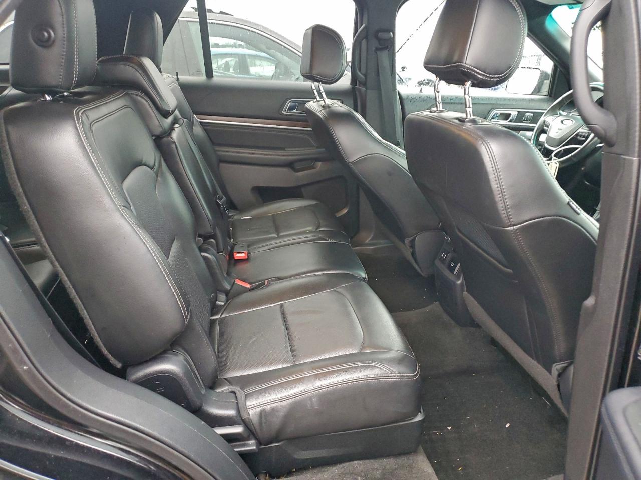 Ford Explorer Limited Image 13