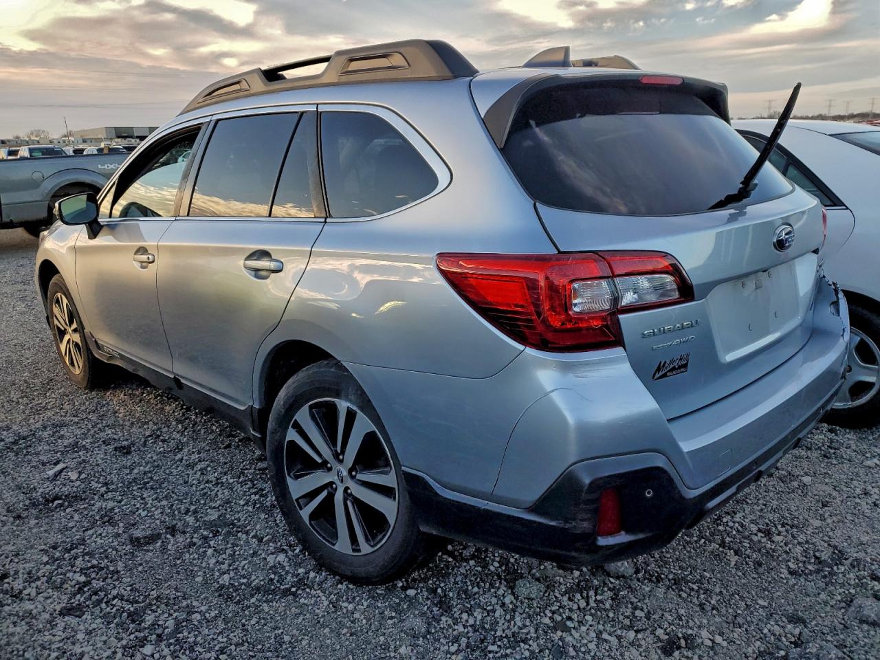 Subaru Outback 2.5i Limited Image 8