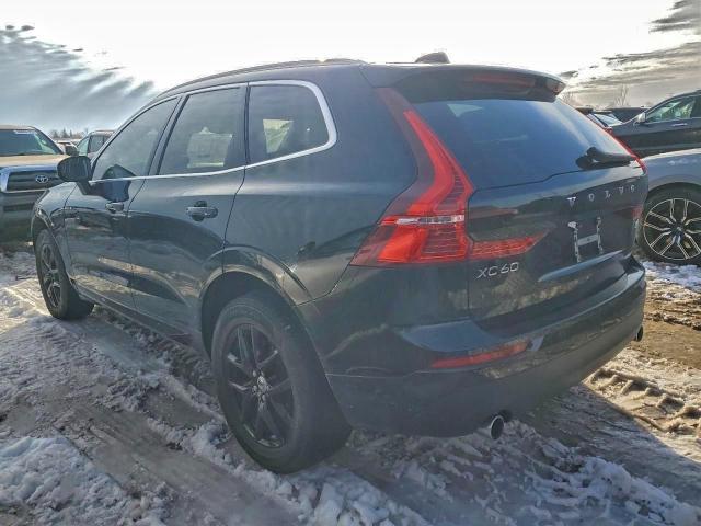 Volvo XC60 T5 Momentum Image 2