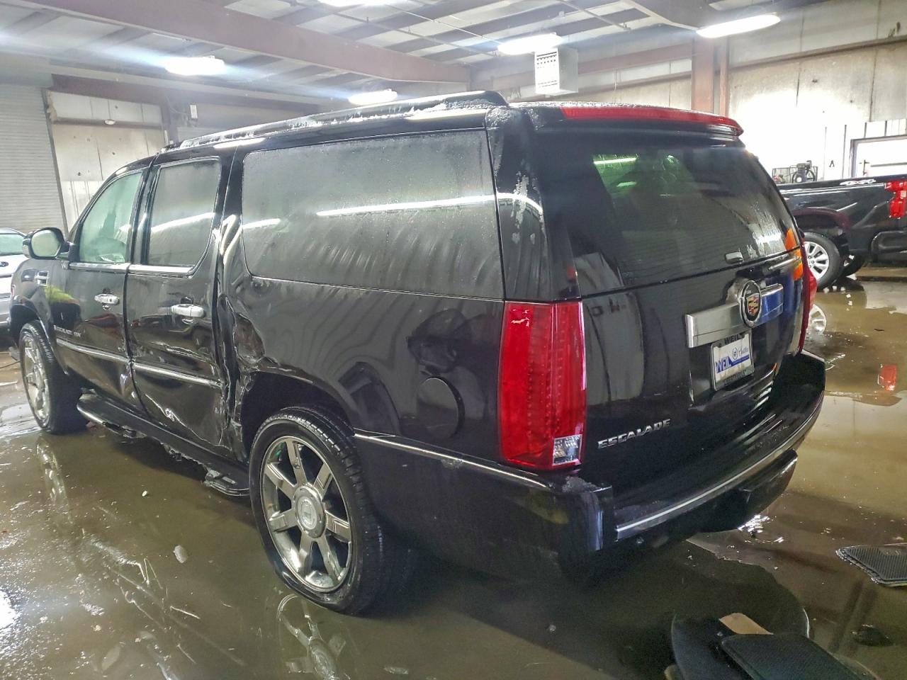 Cadillac Escalade Esv Image 11