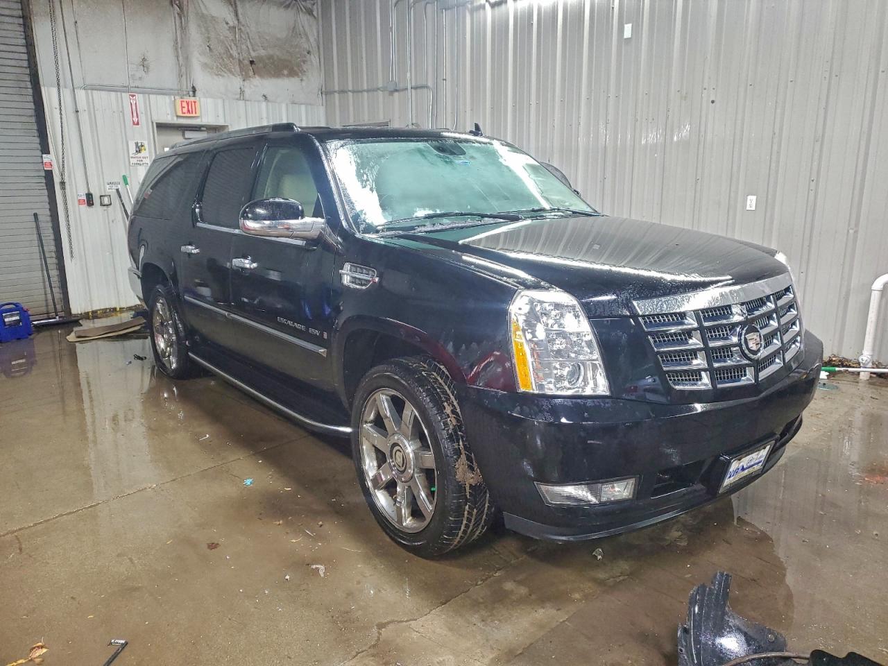 Cadillac Escalade Esv Image 3