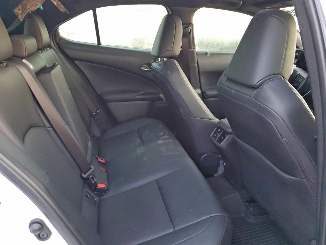 Lexus Ux 250h Image 9