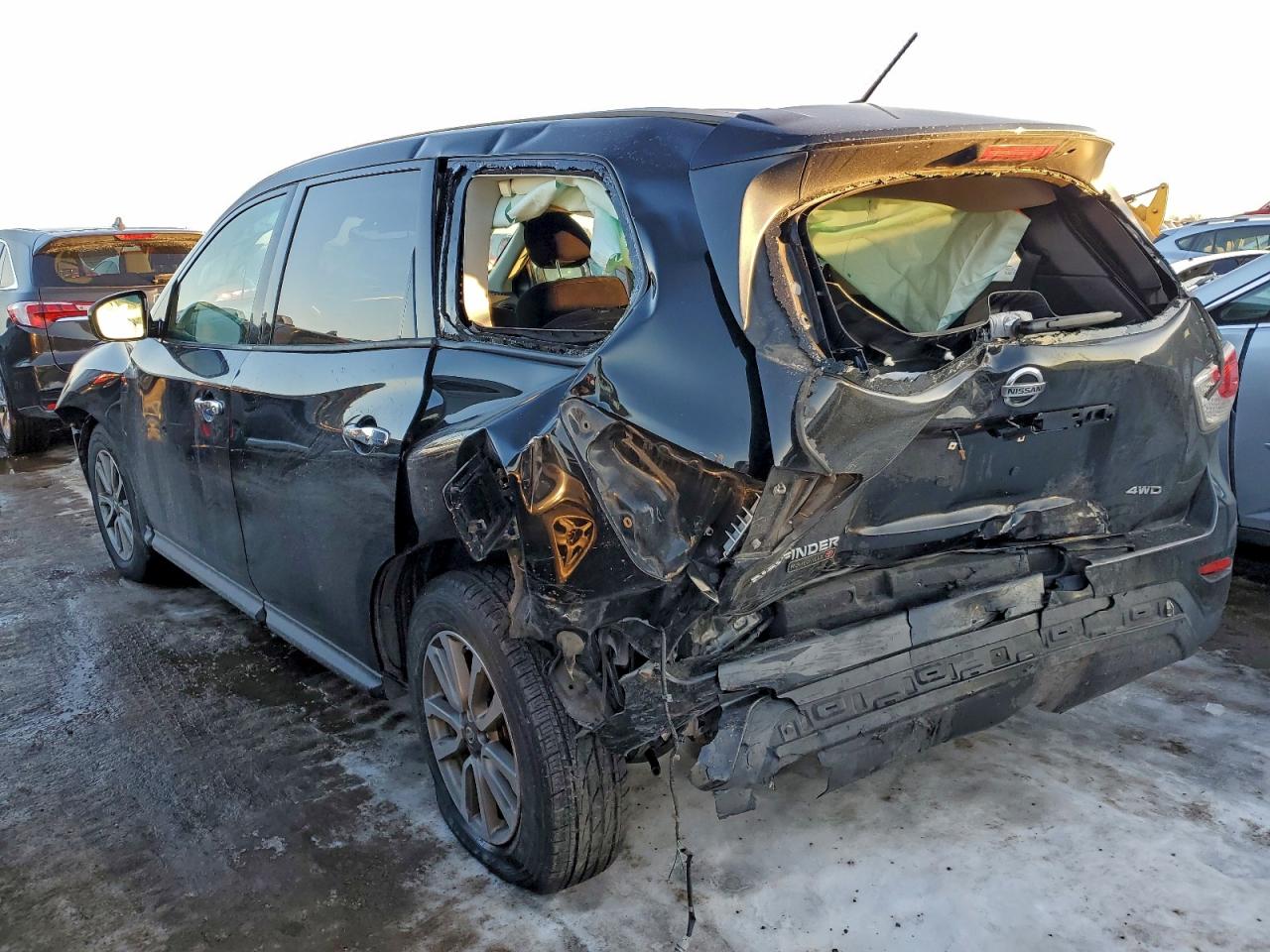 Nissan Pathfinder S Image 4