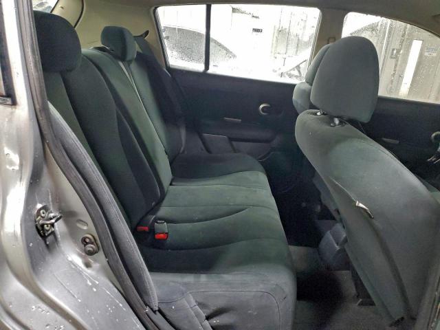 Nissan Versa S Image 8