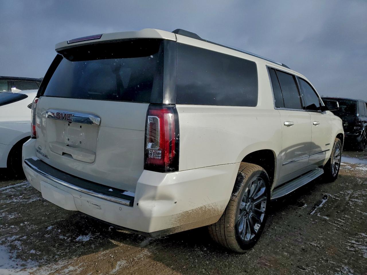 GMC Yukon Denali Image 2