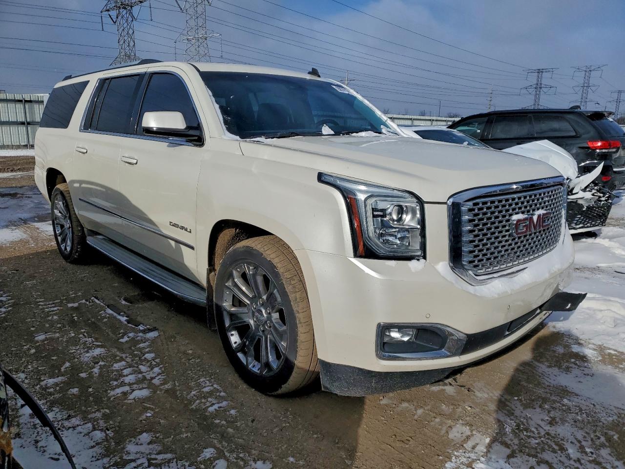 GMC Yukon Denali Image 13