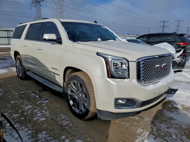 GMC Yukon Denali Image 13