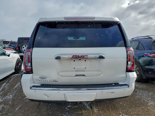 GMC Yukon Denali Image 8