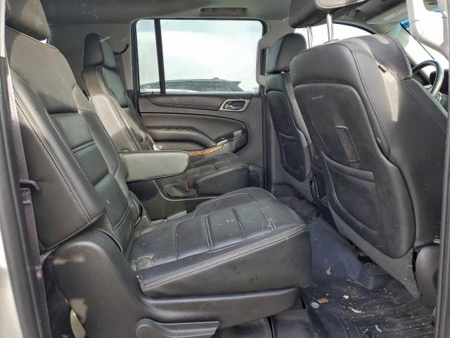 GMC Yukon Denali Image 9