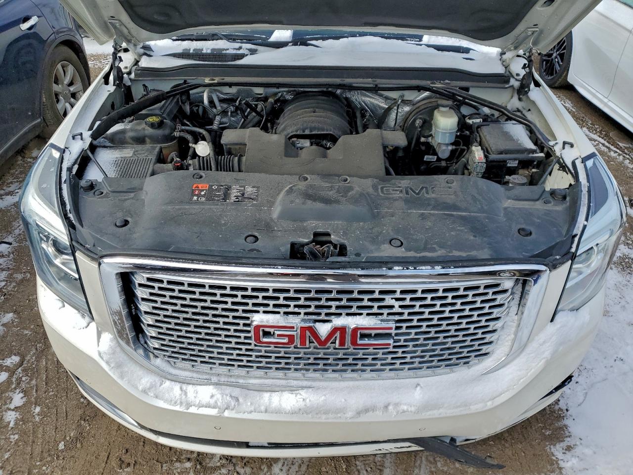 GMC Yukon Denali Image 7