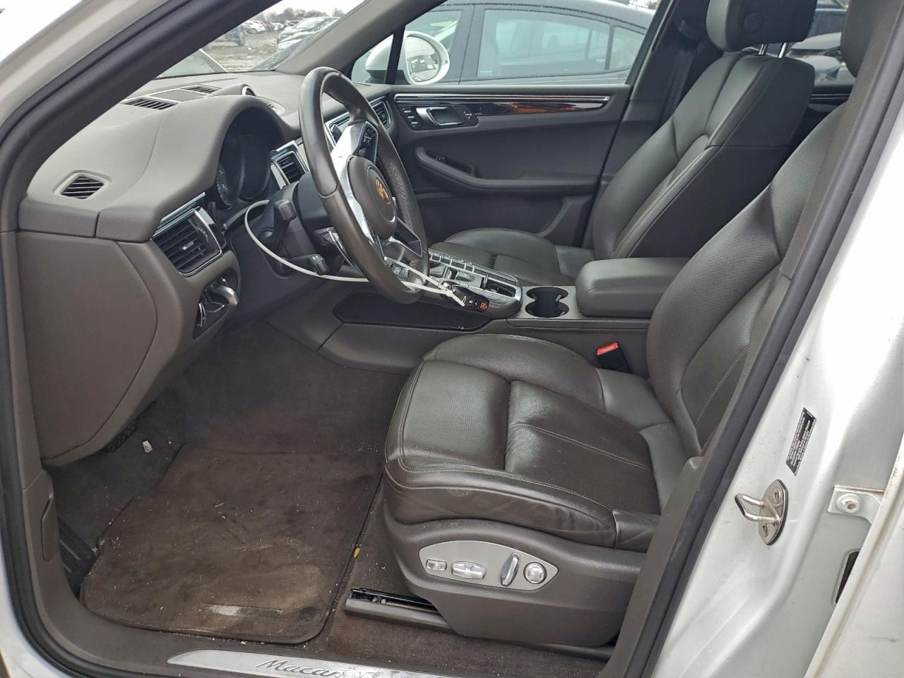 Porsche Macan S Image 4