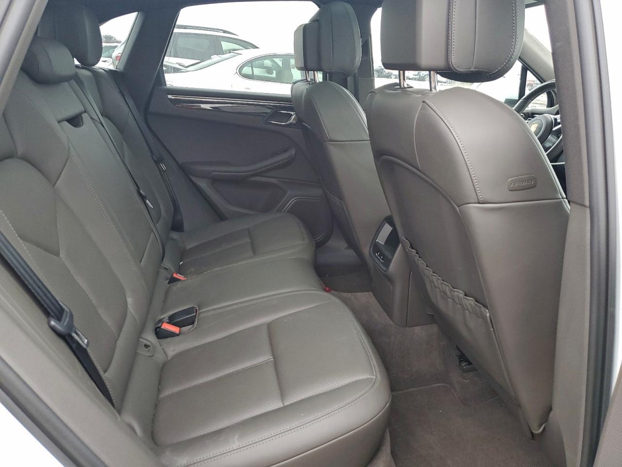 Porsche Macan S Image 5