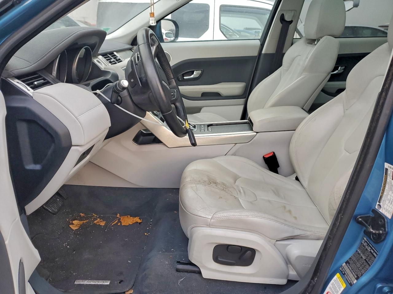 Land Rover Range Rover Pure Premium Image 7