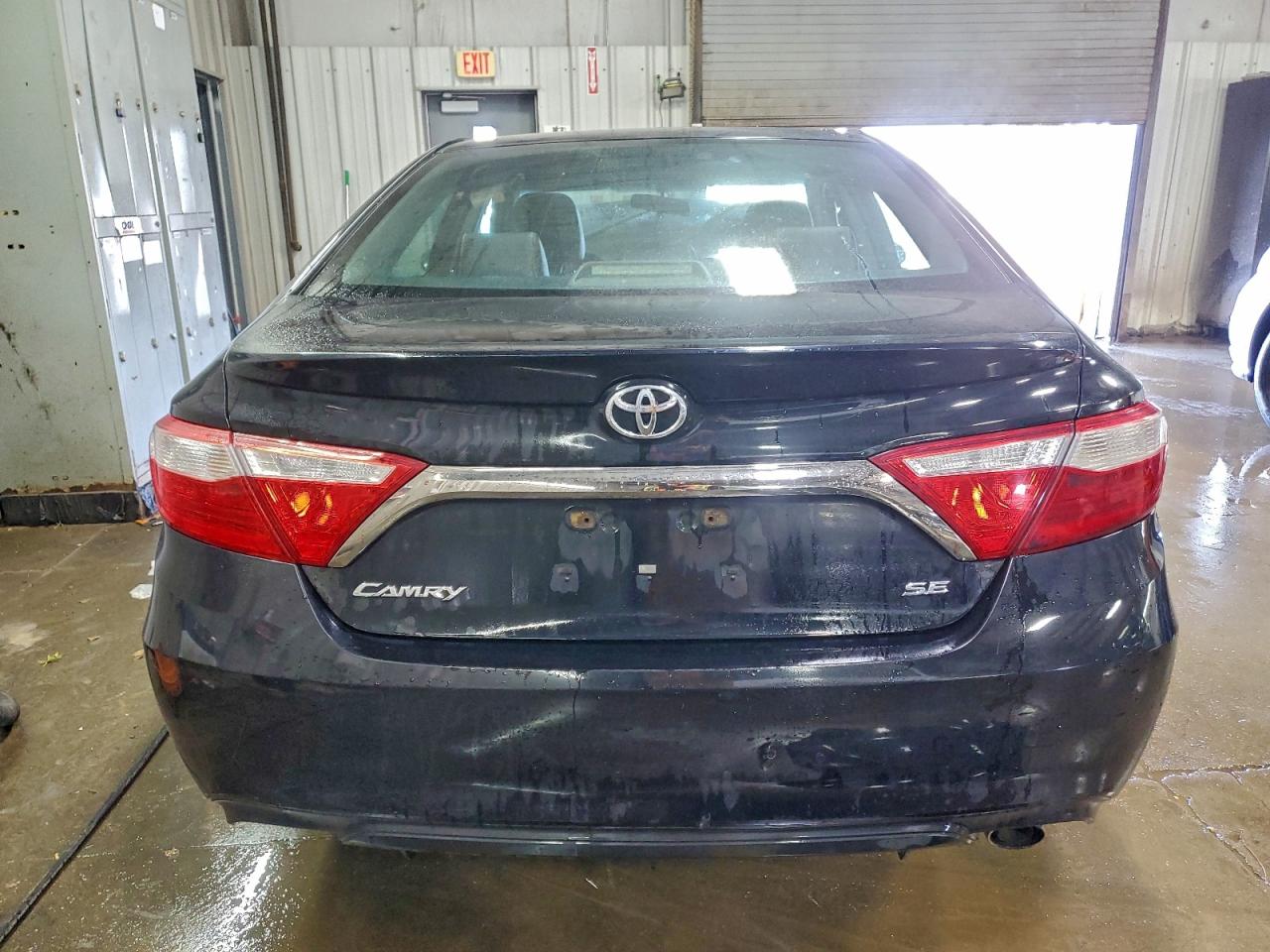 Toyota Camry Le Image 6