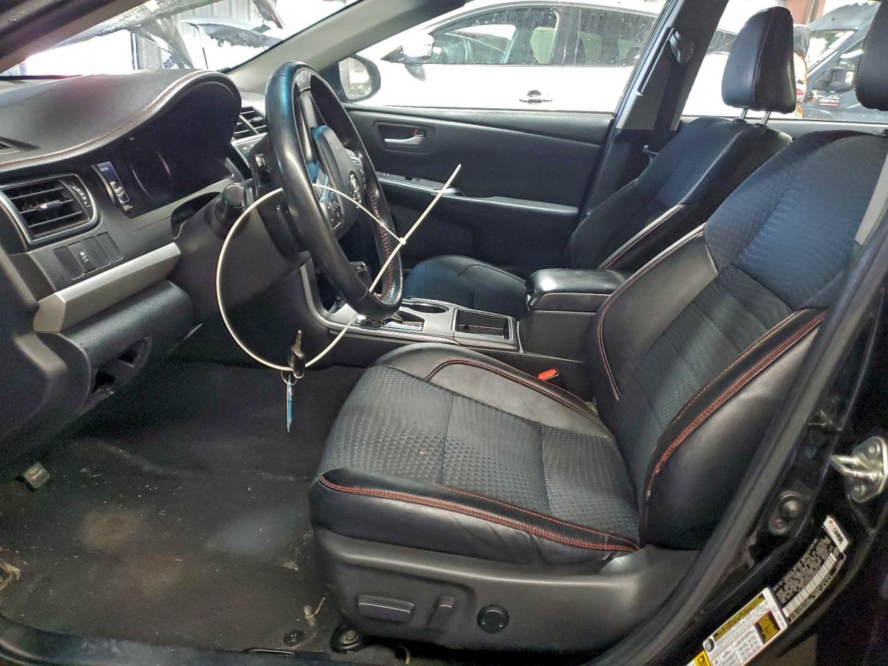 Toyota Camry Le Image 7