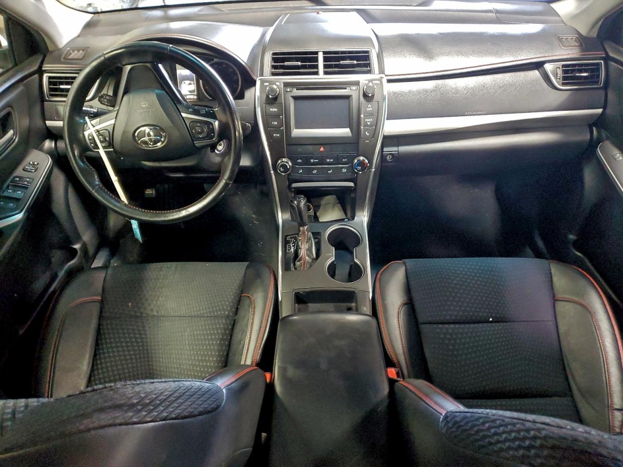 Toyota Camry Le Image 12