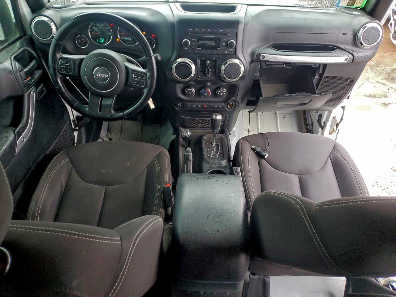 Jeep Wrangler Rubicon Image 11